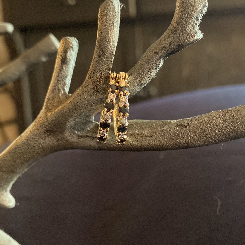 Gold earrings with crystal and black gems